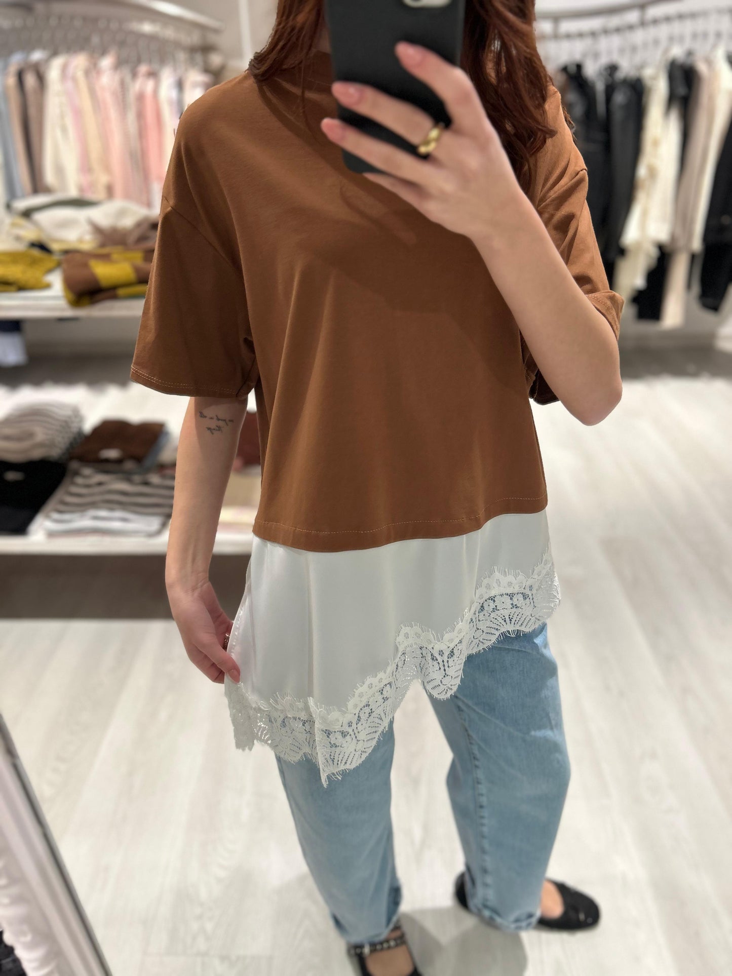 T-shirt manica corta con pizzo