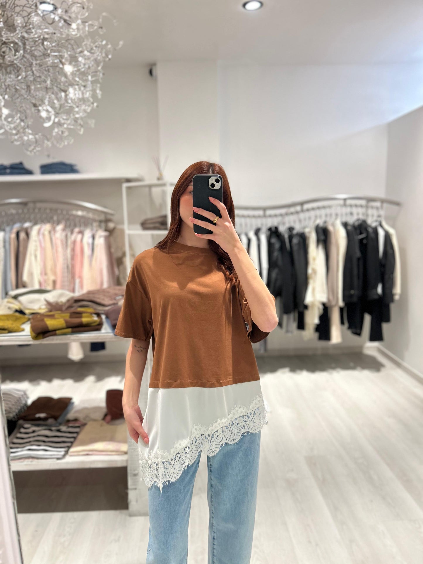 T-shirt manica corta con pizzo