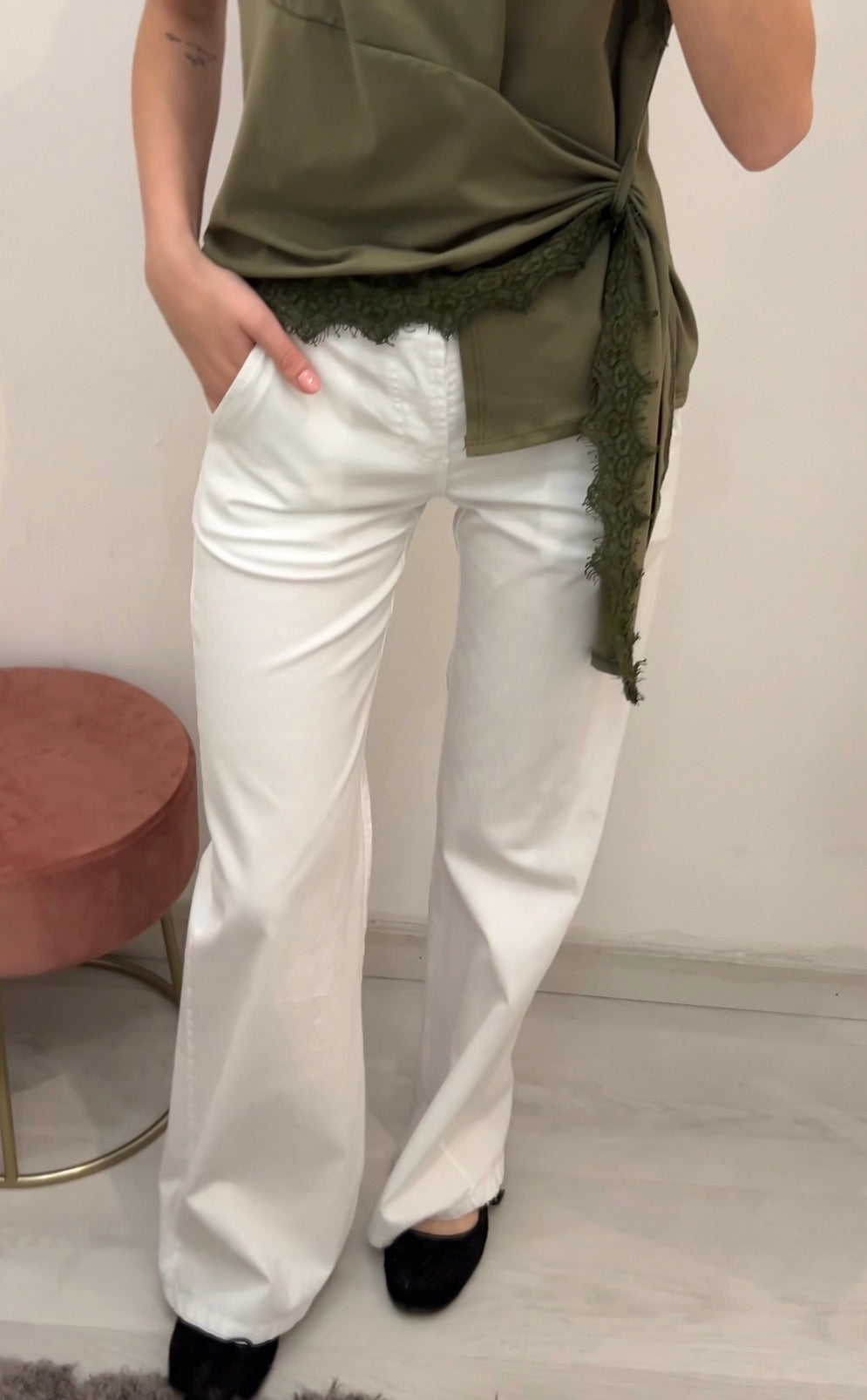 Pantalone palazzo con tre bottoni