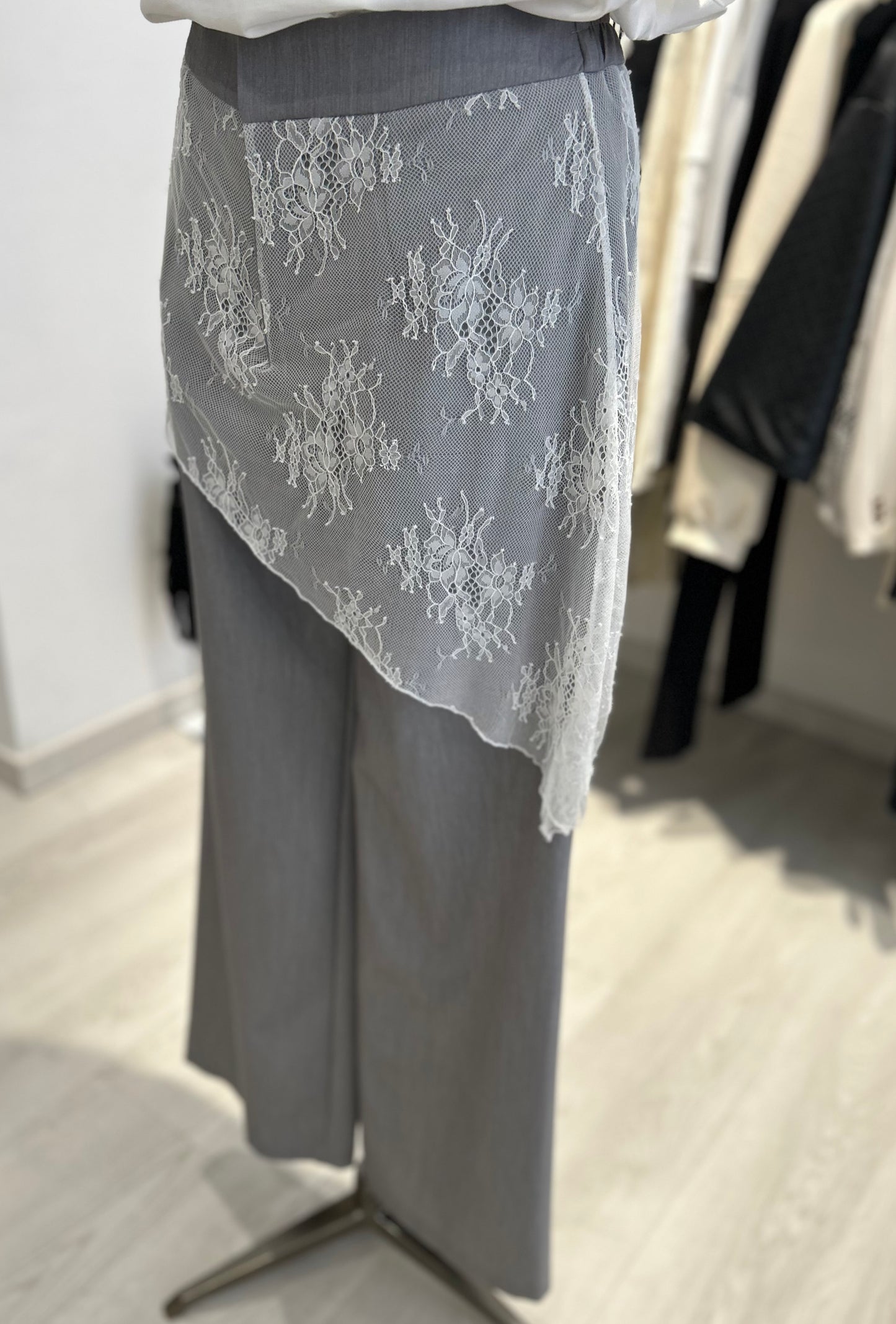 Pantalone con pareo in pizzo