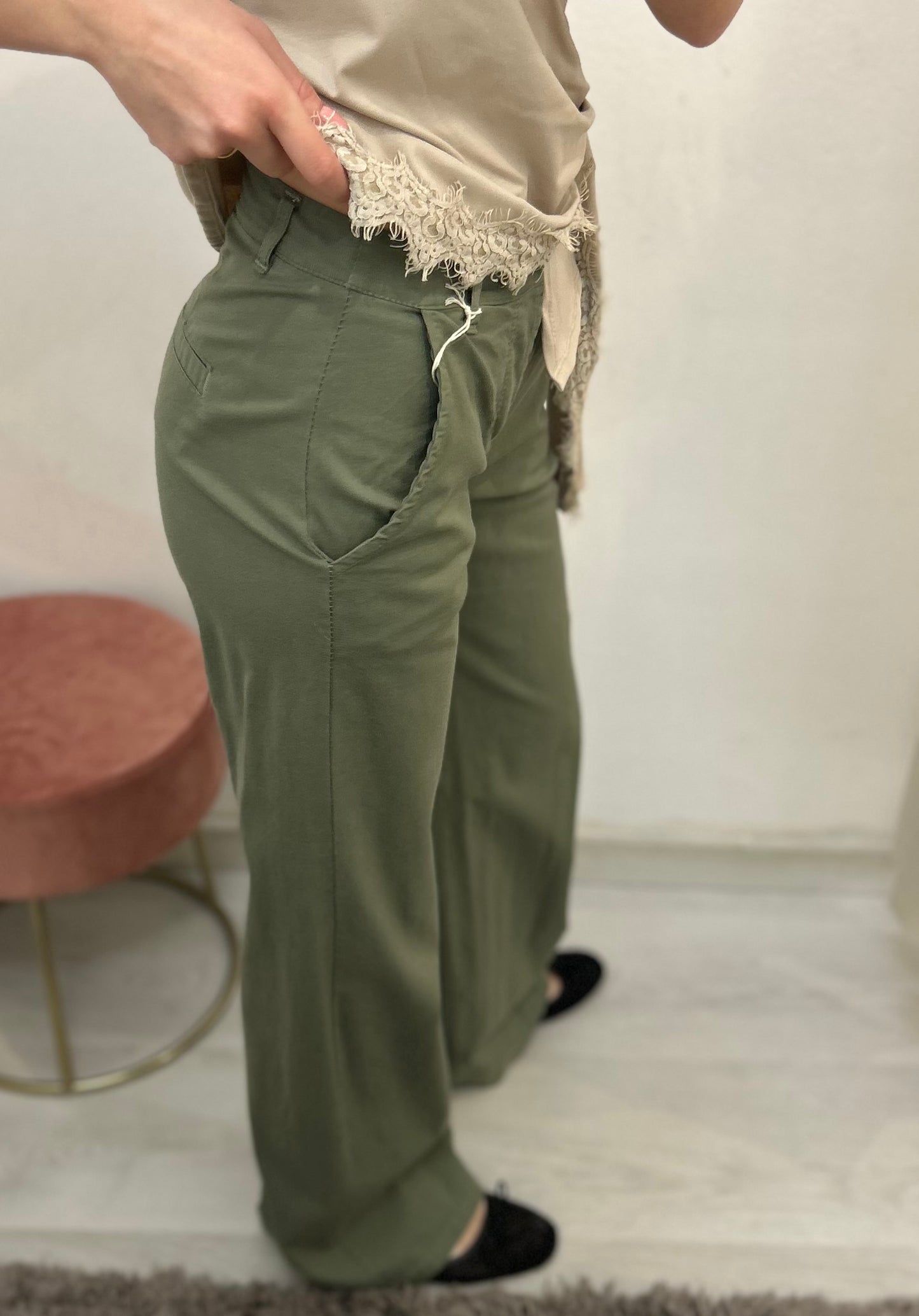 Pantalone palazzo con tre bottoni