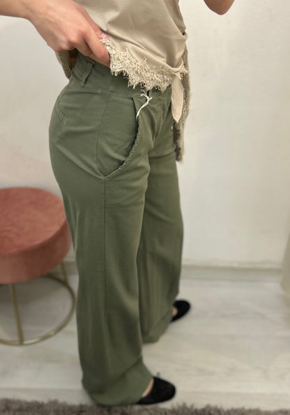 Pantalone palazzo con tre bottoni