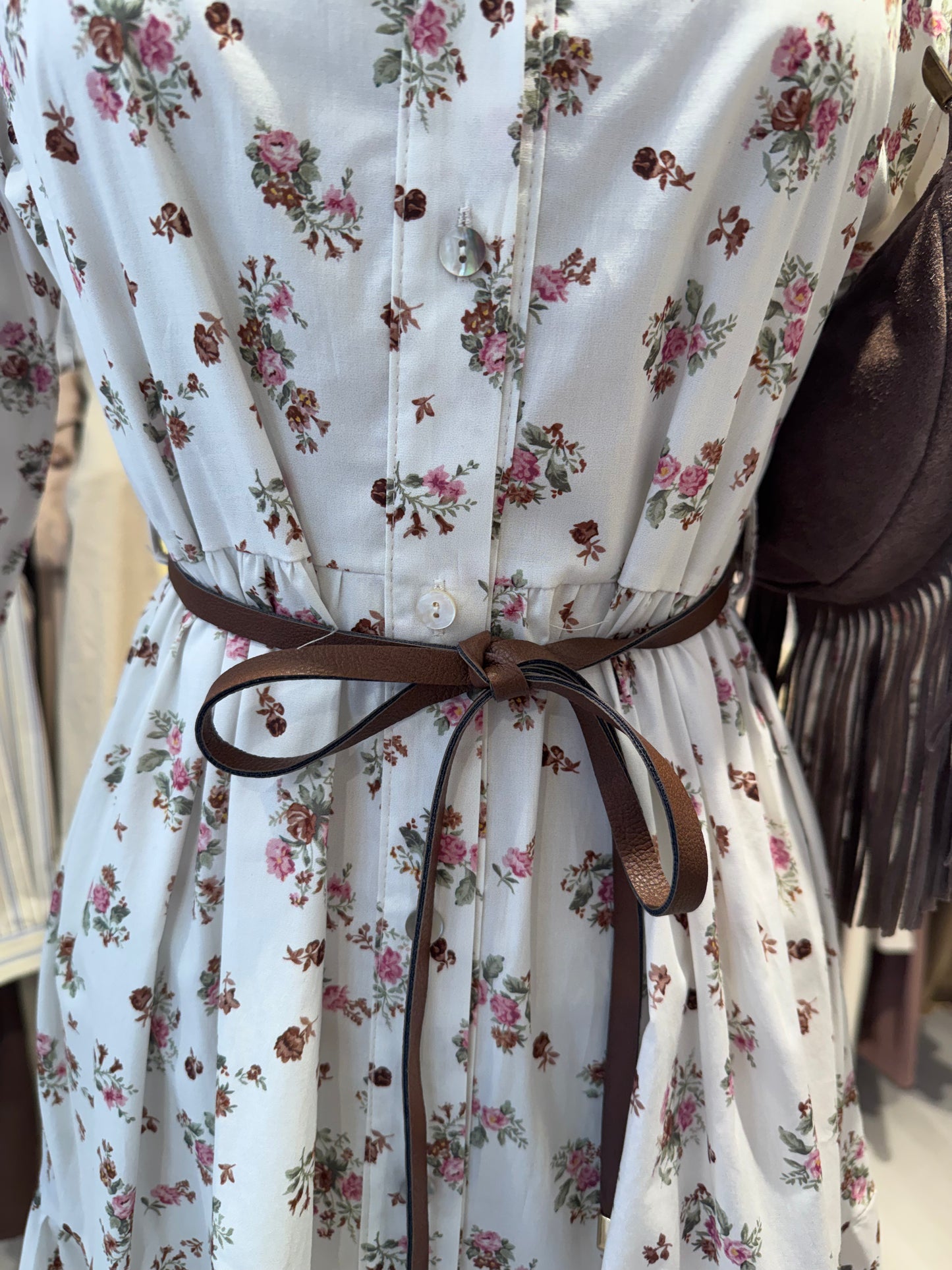 Abito a fiori con bottoni
