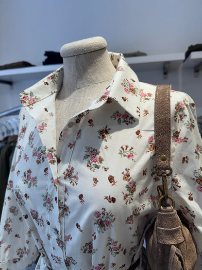 Abito a fiori con bottoni