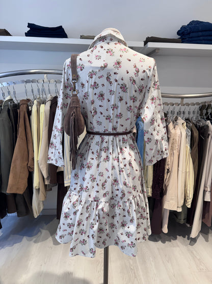 Abito a fiori con bottoni
