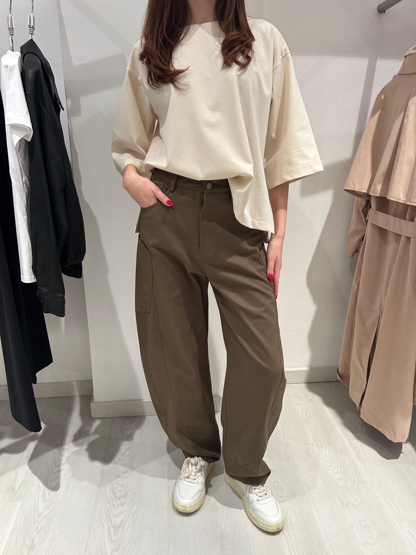 Pantalone "Carrot" con bottone